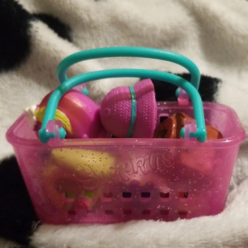 Shopkins Mystery Basket